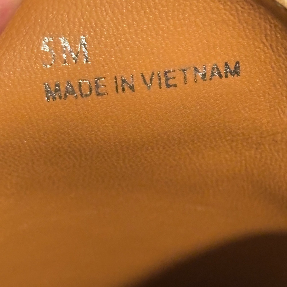 NEW- Lisa Vicky Women’s Size 5M EFFECT-V Silver Metallic Mules Slip On - Picture 9 of 10